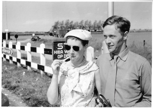 Foto van Theodorus T.J. Reinders en zijn zus, ongedateerd